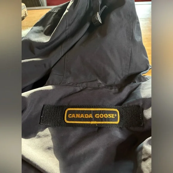 Canada Goose- Langford Coyote Trim Slim Parka. Size M - Picture 12 of 16